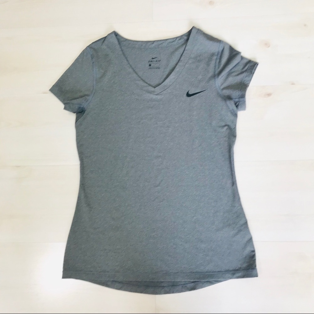 Nike Dri Fit V-Neck short sleeve top gray in EUC.